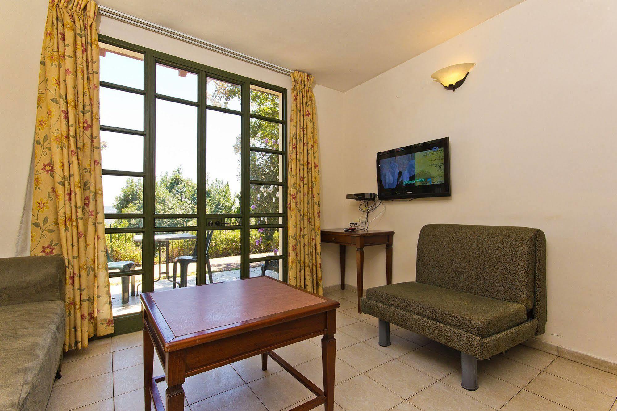 Shoresh Green Hills Family Suites Hotel ภายนอก รูปภาพ
